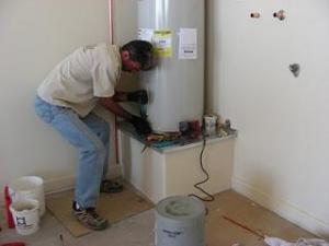 Bay Point plumbing associate fastens new GE 50 gallon heater